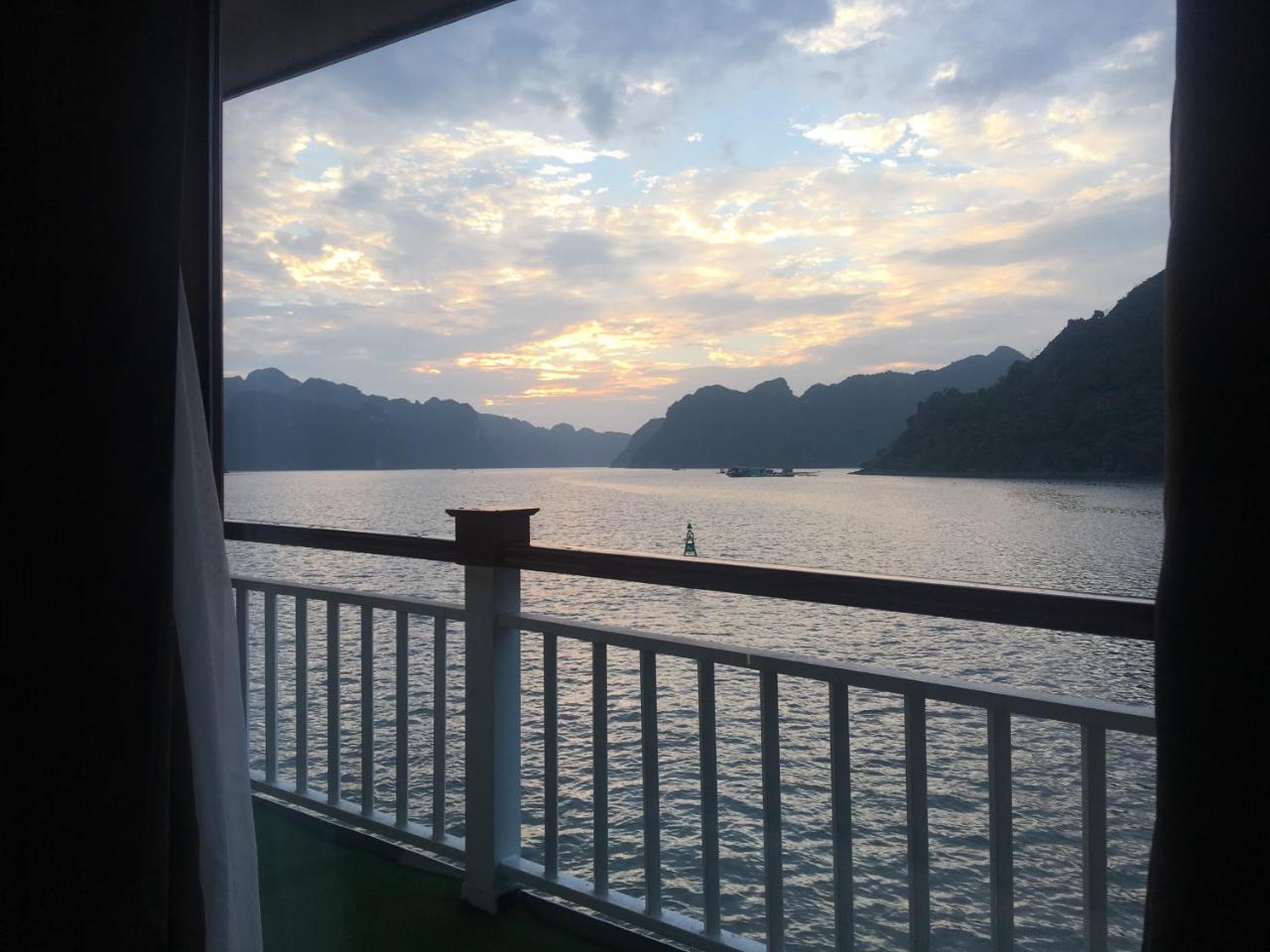 Calypso Cruises Hotel Cat Hai Екстериор снимка